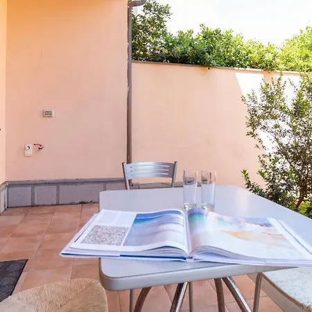 Welcomely - Il Giardino Di Lilly Apartment